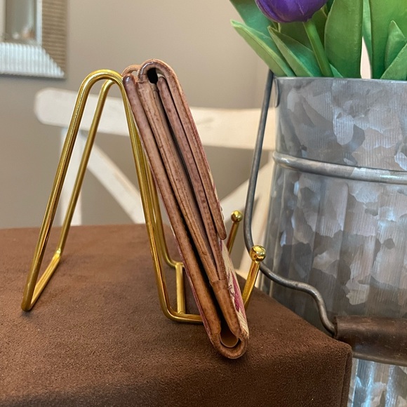 Gucci cream compact wallet with raspberry floral pattern - Picture 7 of 16